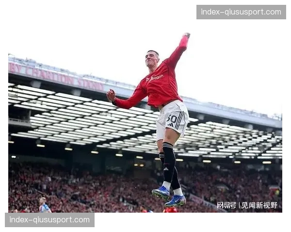 即时：B费任意球直接破门，曼联客场取得领先
